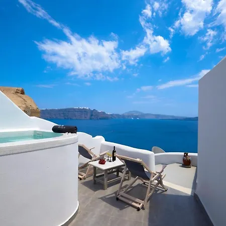 Elegant Santorini House 2 Bedroom Villa Caldera View-Outdoor Hot Tub Oia Villa